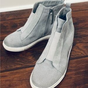 Madden Girl Suede bootie. Size 9.5  in Great condition!!